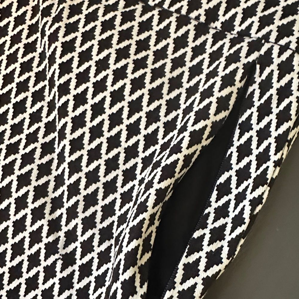 Margaret M Slimming Pant-Black and White Cropped Geometric print - Picture 3 of 5